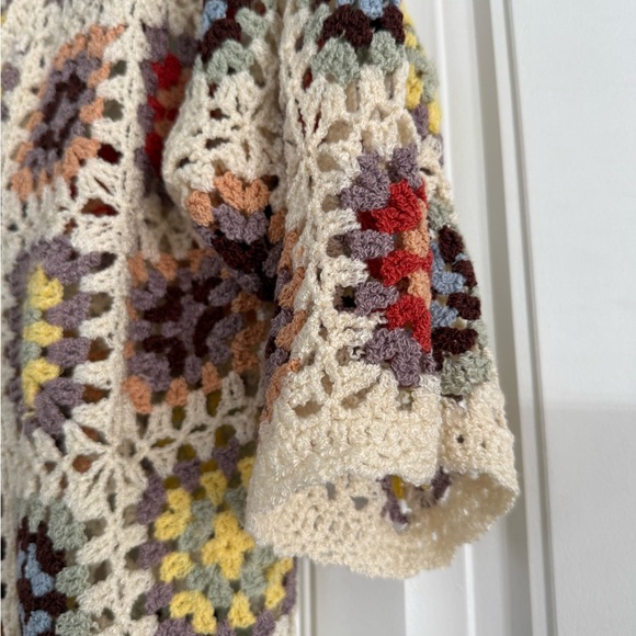 POL Crochet Granny Motif Cardigan in Cream with Lavender, Brown & Peach Accents - Picture 5 of 9